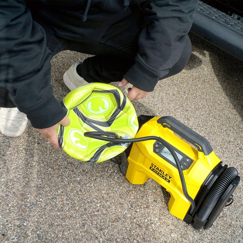 STANLEY SXVI02001 12V/18V 160 PSI Dijital Göstergeli Lastik&Yatak Şişirme+Araç Süpürgesi (Akü Dahil Değildir) SXVI02001