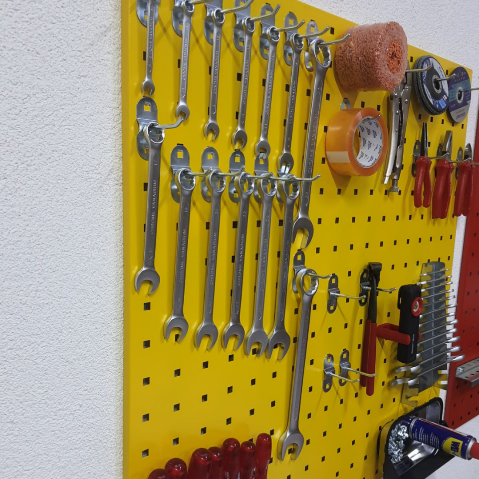 90 cm Metal Askı Panosu ve Kanca + Tornavidalık + Anahtarlık Seti (SARI RENK)